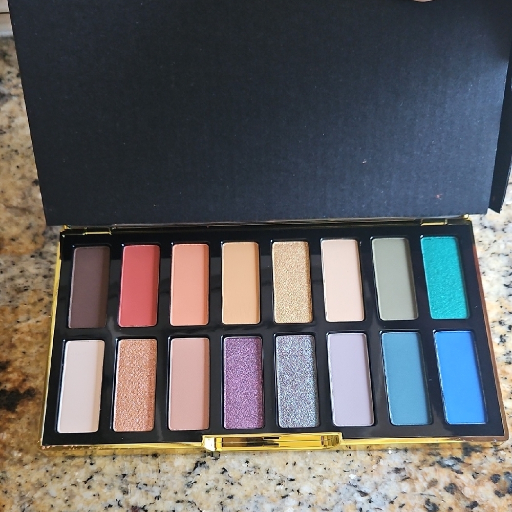 Kat Von D Multicolor Eyeshadow Palette